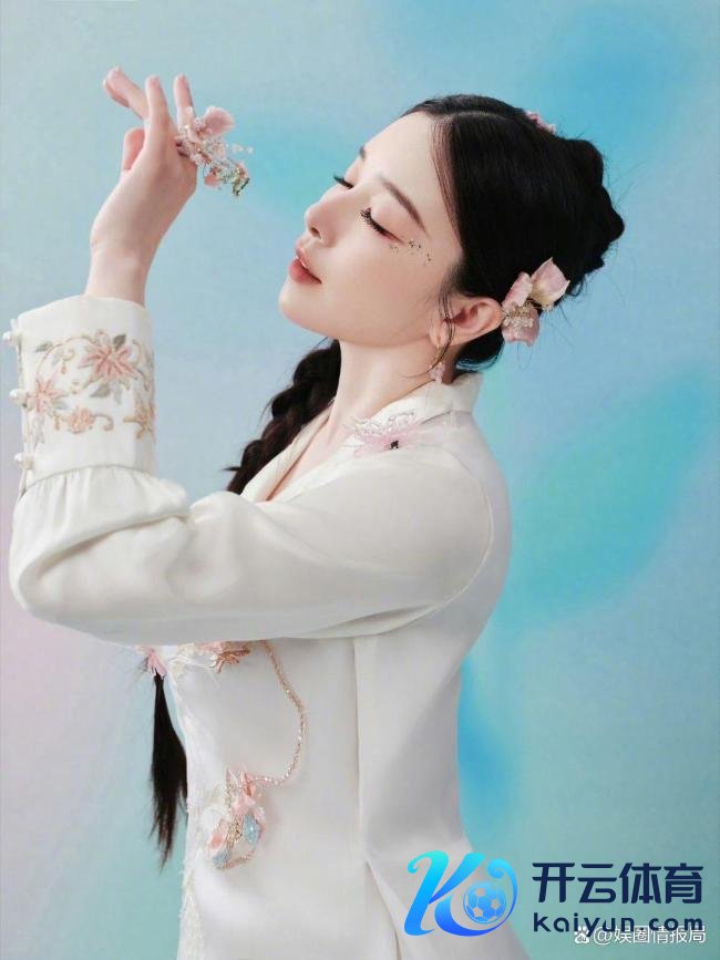 阚清子新妆造 花神造型引爆全网热议